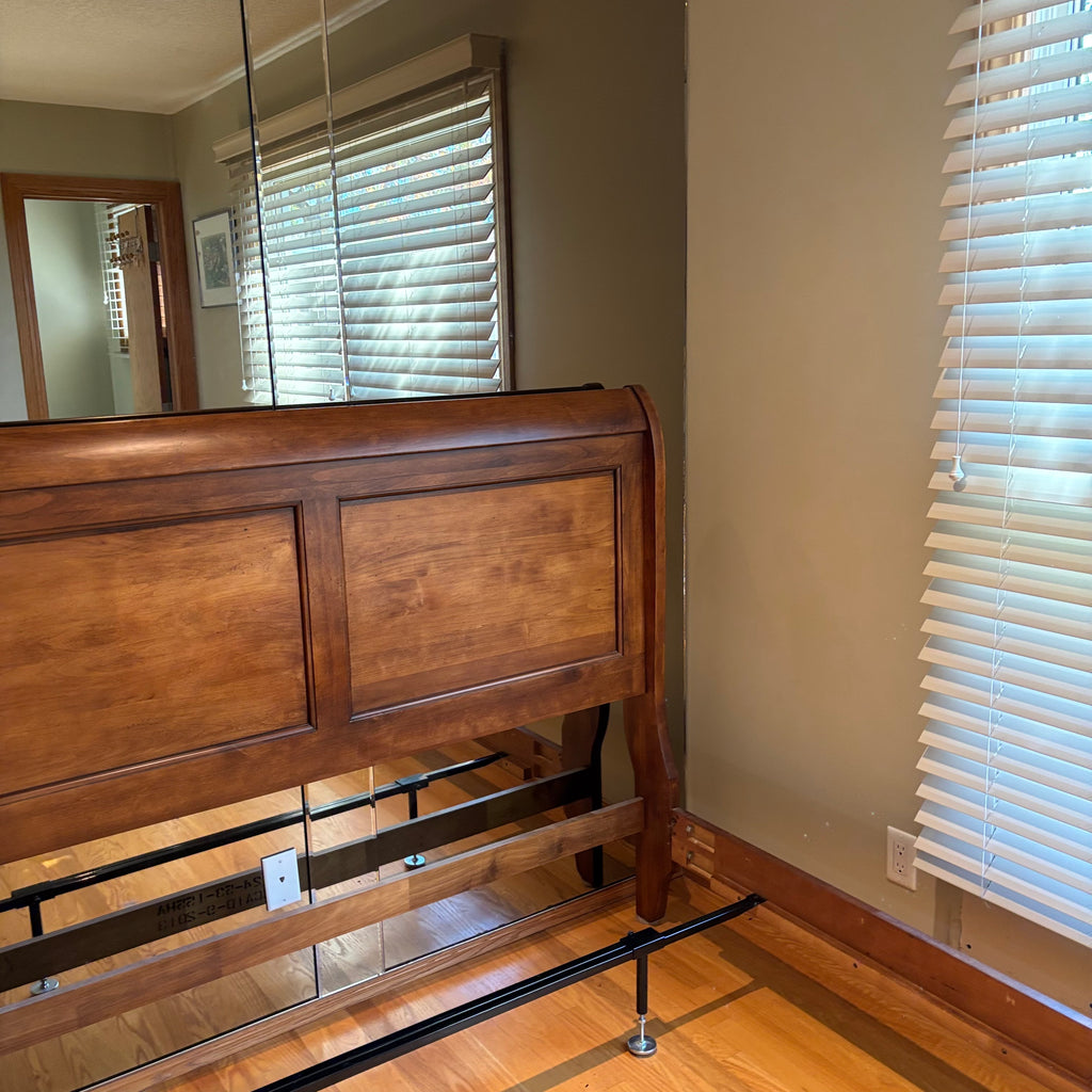 R158A Dark brown solid wood queen size bed frame (90" x 65" x 50")
