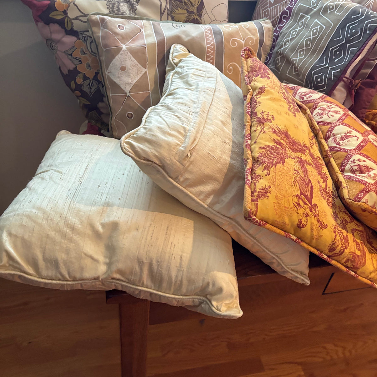 R166 Throw Pillow Grouping