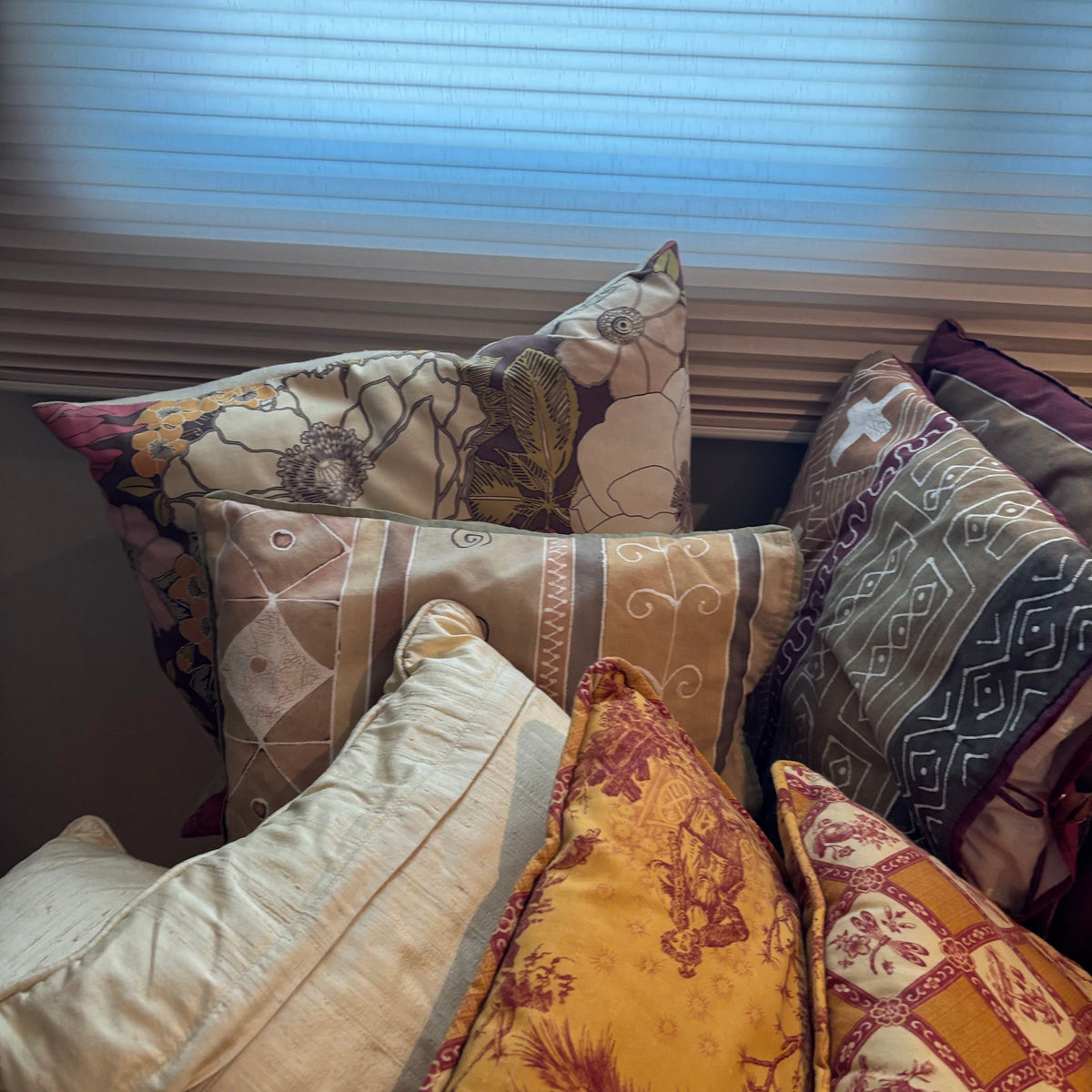 R166 Throw Pillow Grouping