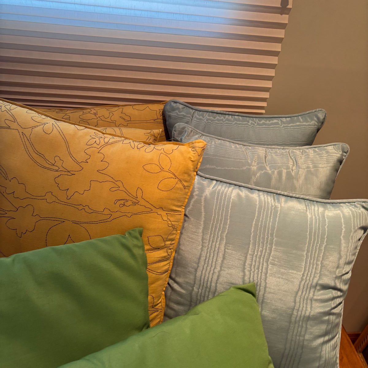 R166 Throw Pillow Grouping