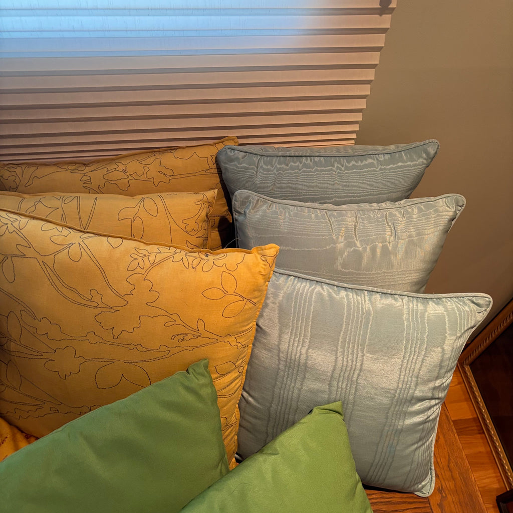 R166 Throw Pillow Grouping