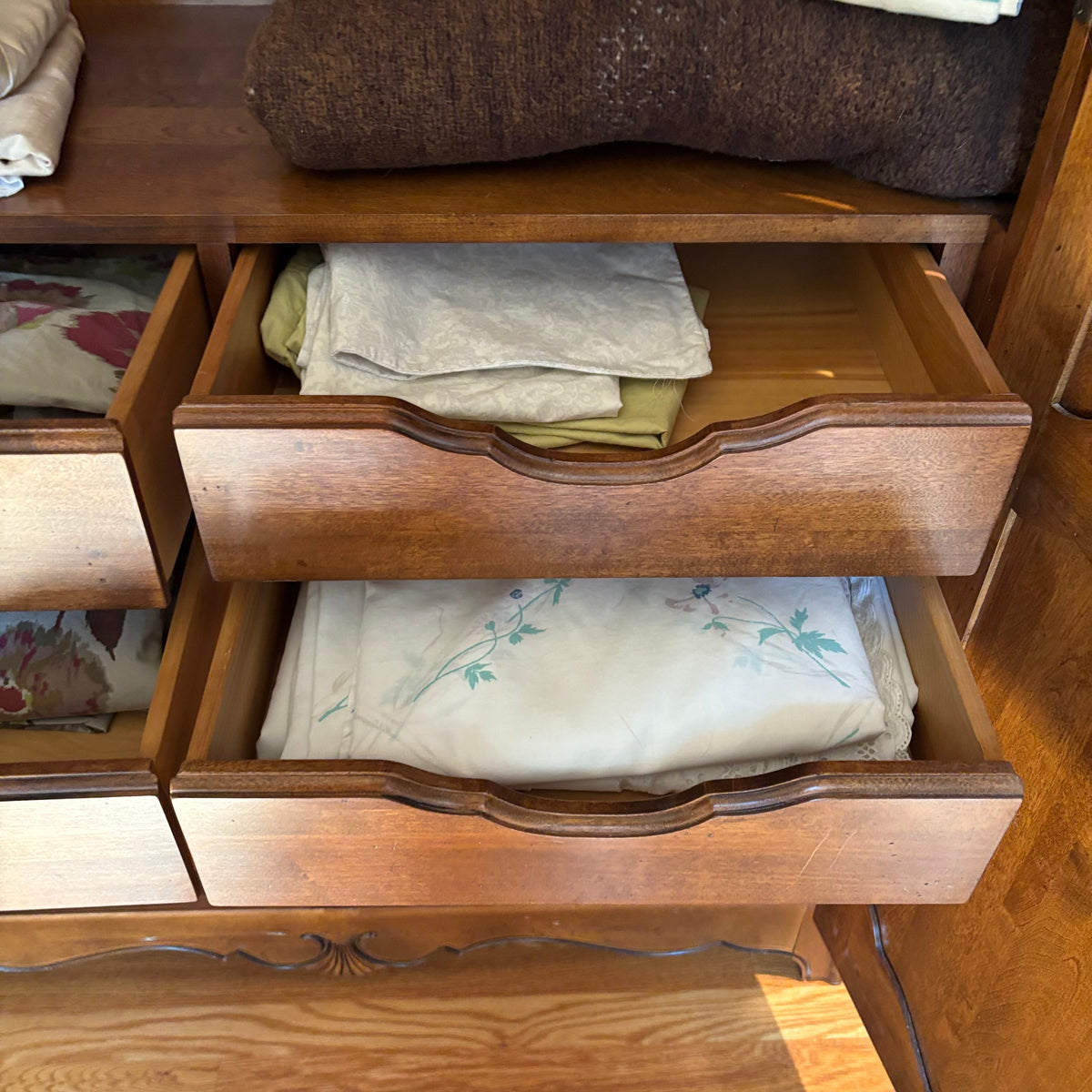 R168  Linen Grouping