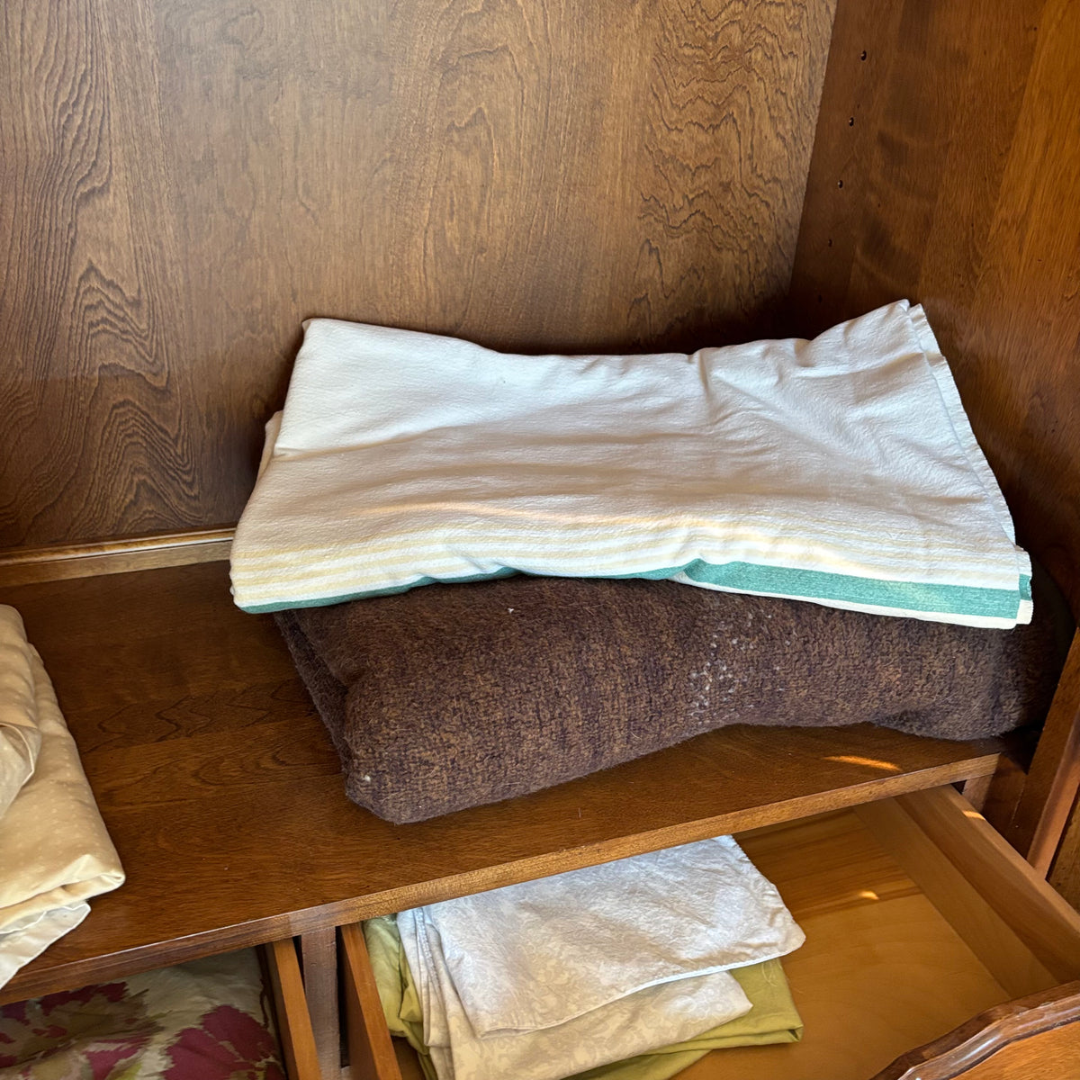 R168  Linen Grouping