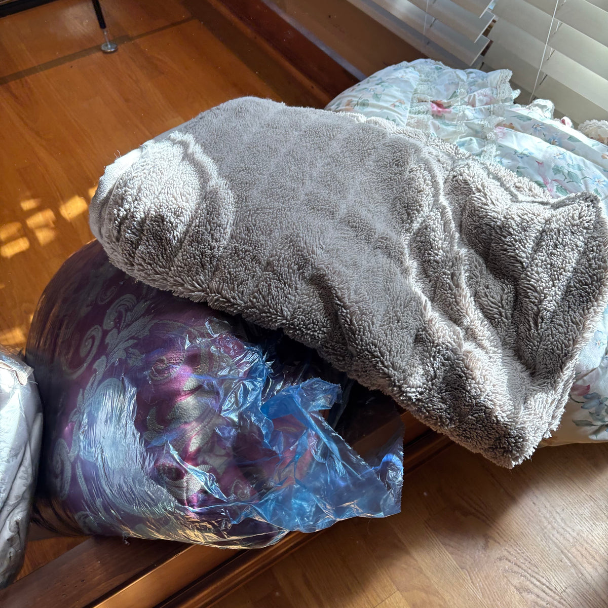 R168  Linen Grouping