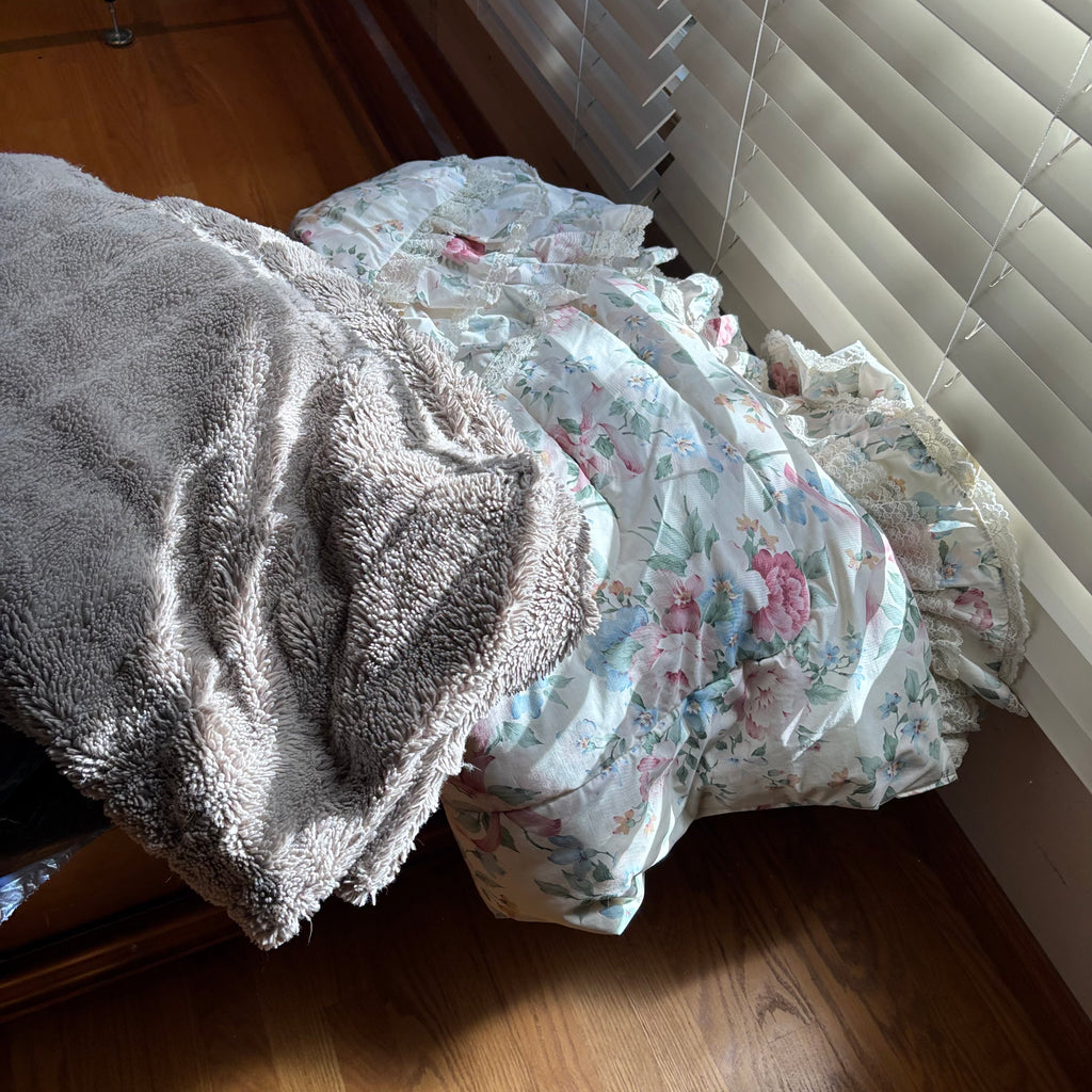 R168  Linen Grouping
