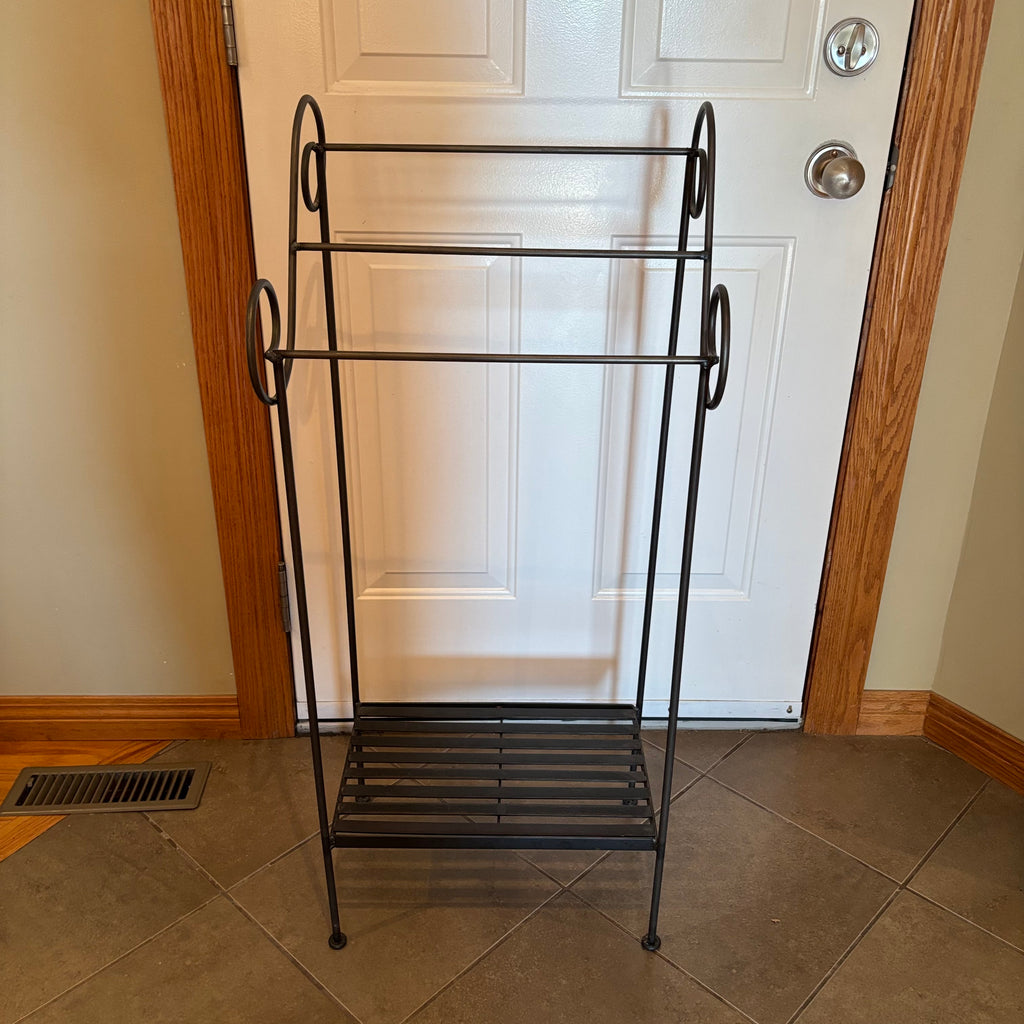 R169 Black metal blanket/towel hanger