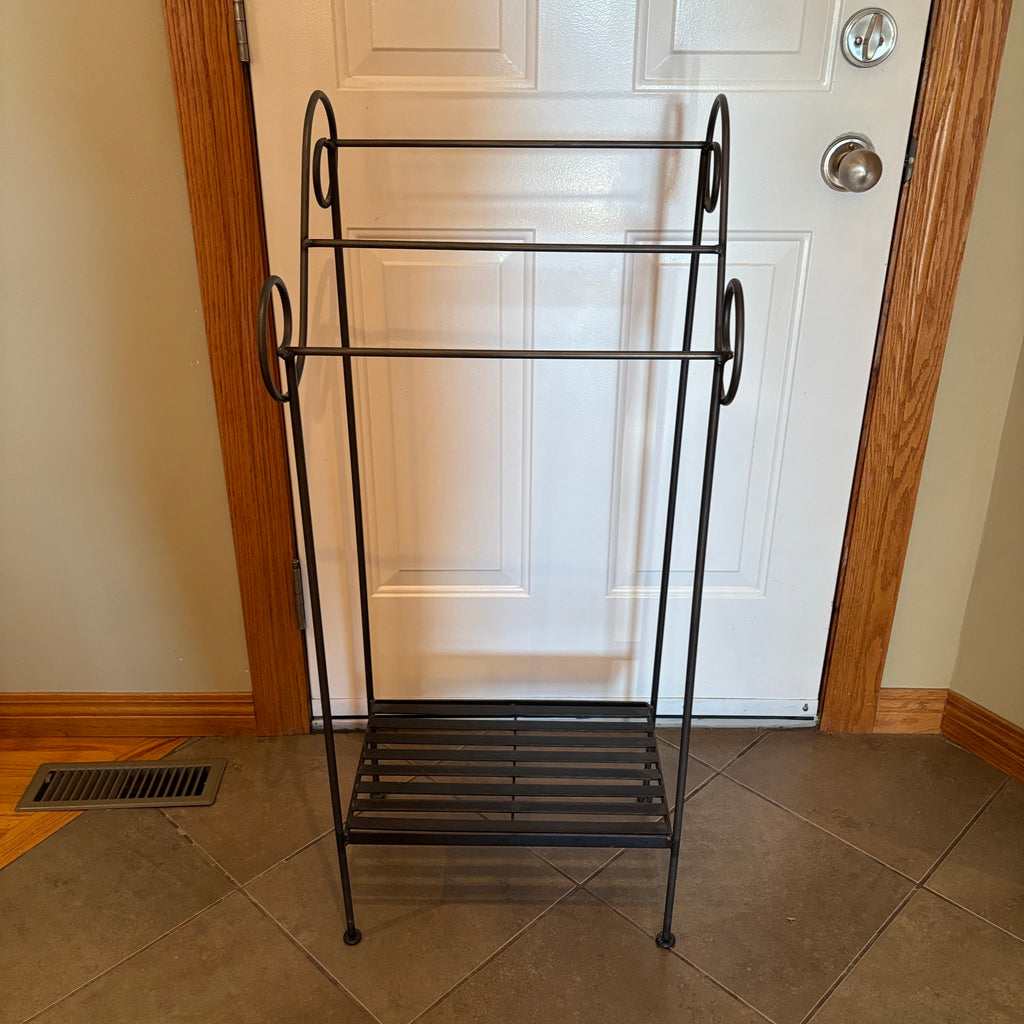R169 Black metal blanket/towel hanger