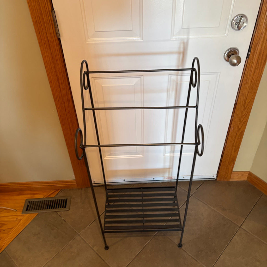 R169 Black metal blanket/towel hanger