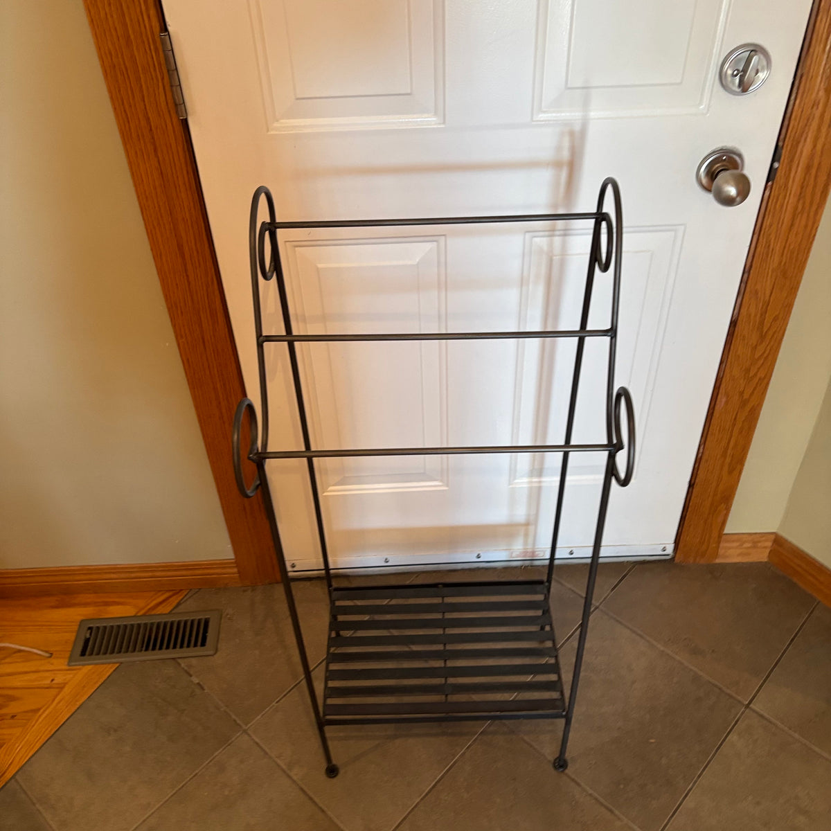R169 Black metal blanket/towel hanger