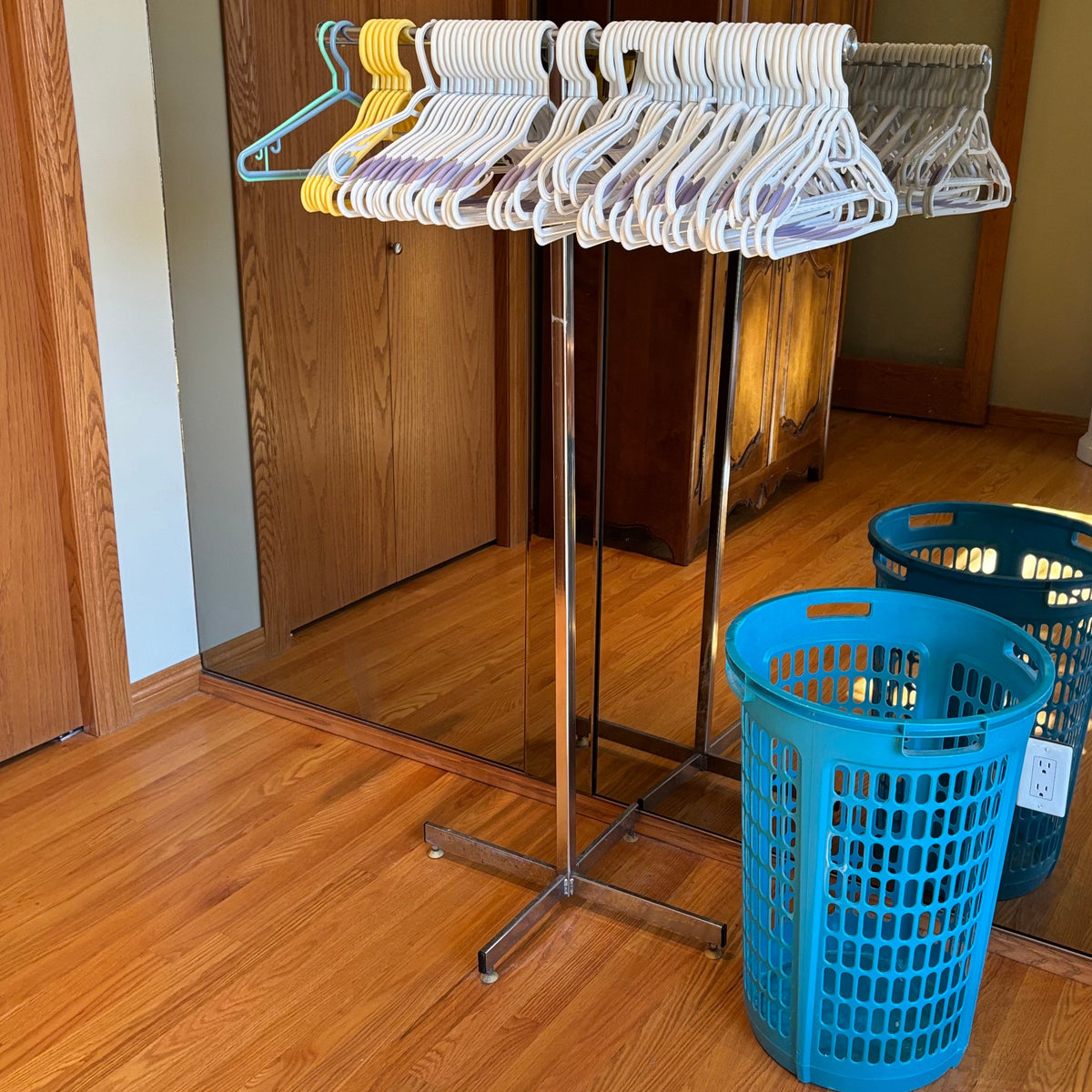 R173 Home Grouping (hangers and more)
