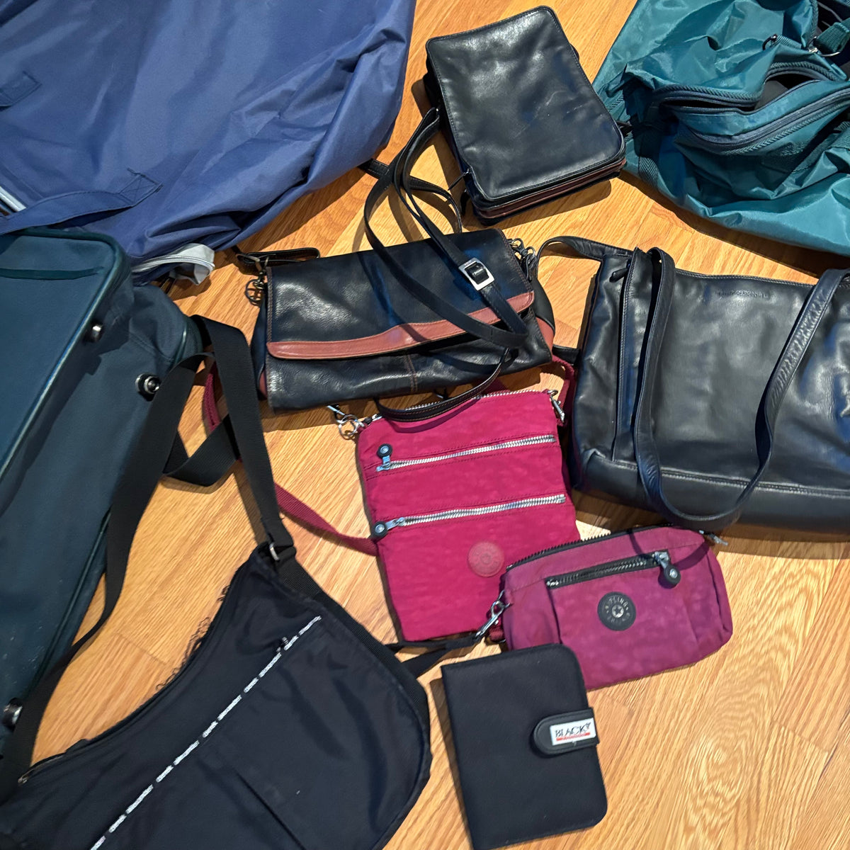 R174 Purse and Bag Grouping