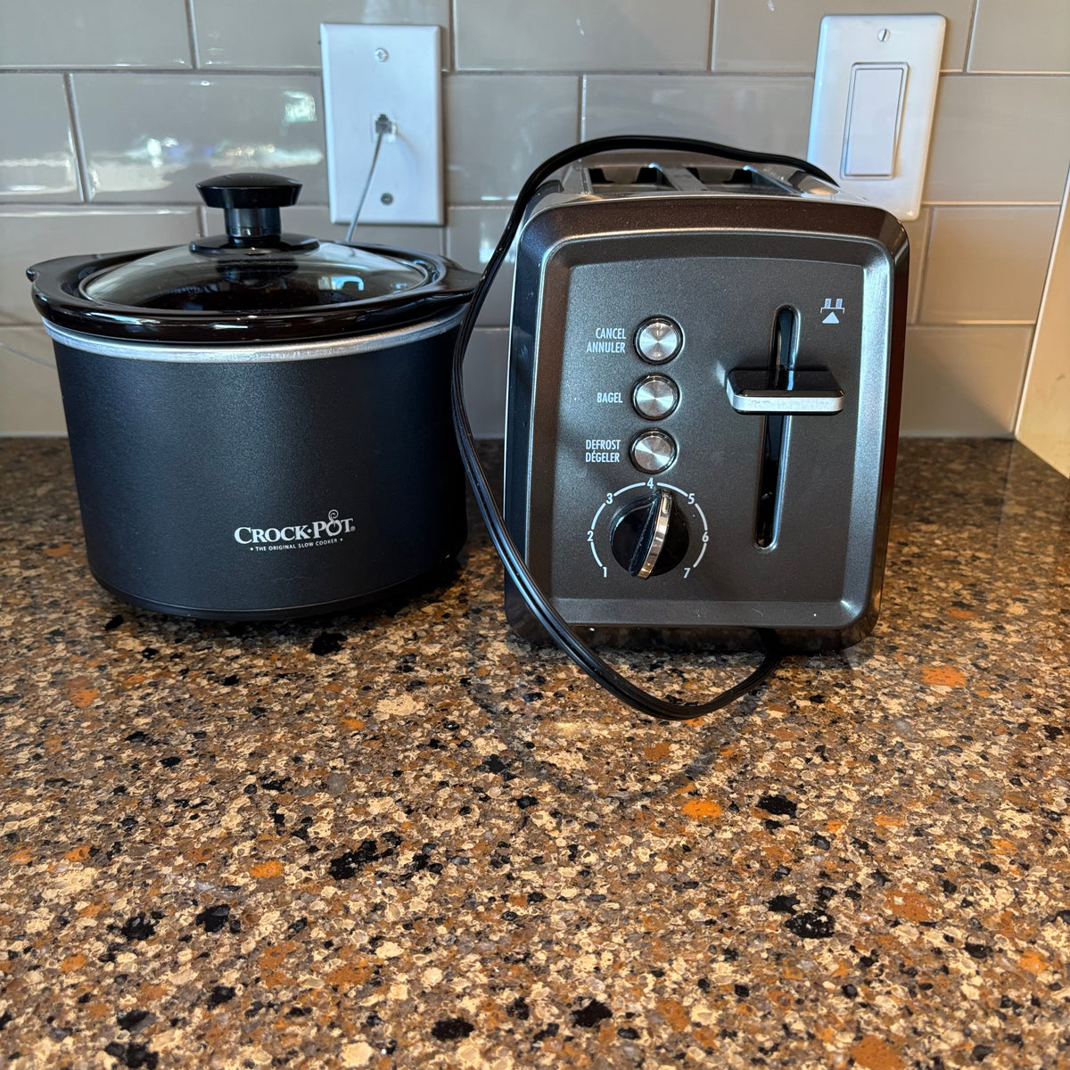 R182 Crock Pot and 2 Slice Toaster Grouping