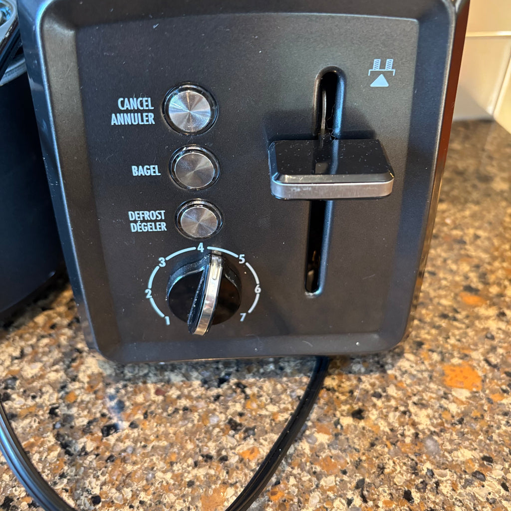 R182 Crock Pot and 2 Slice Toaster Grouping