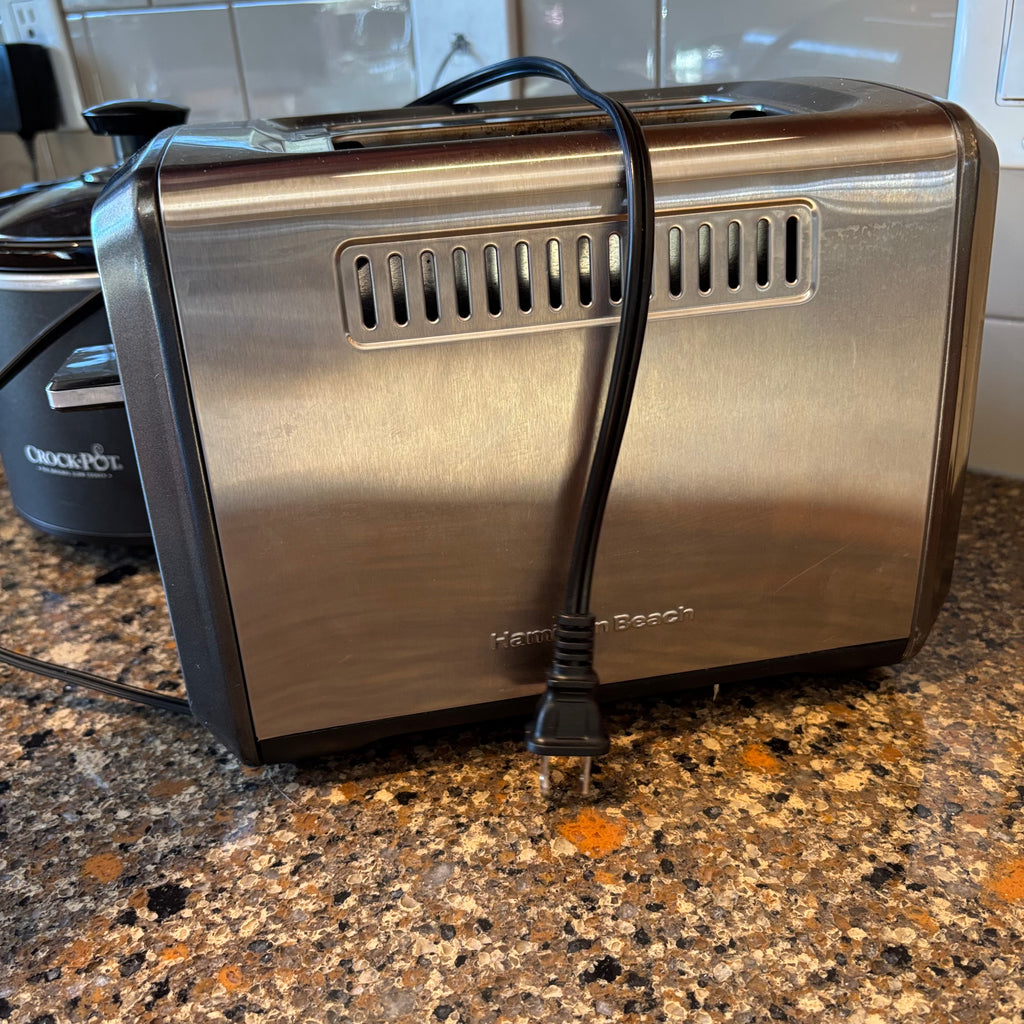 R182 Crock Pot and 2 Slice Toaster Grouping