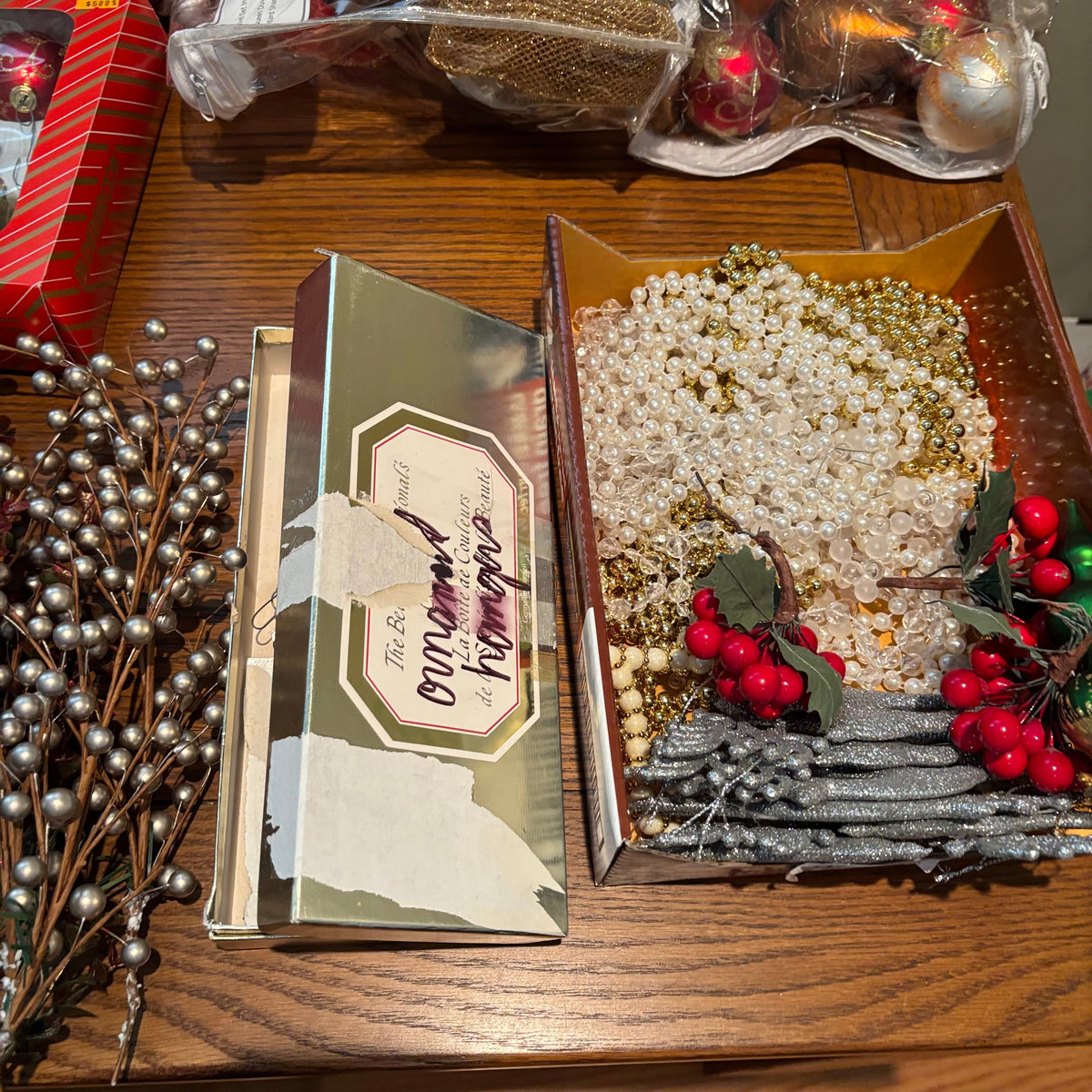 R183 Christmas Decor Grouping