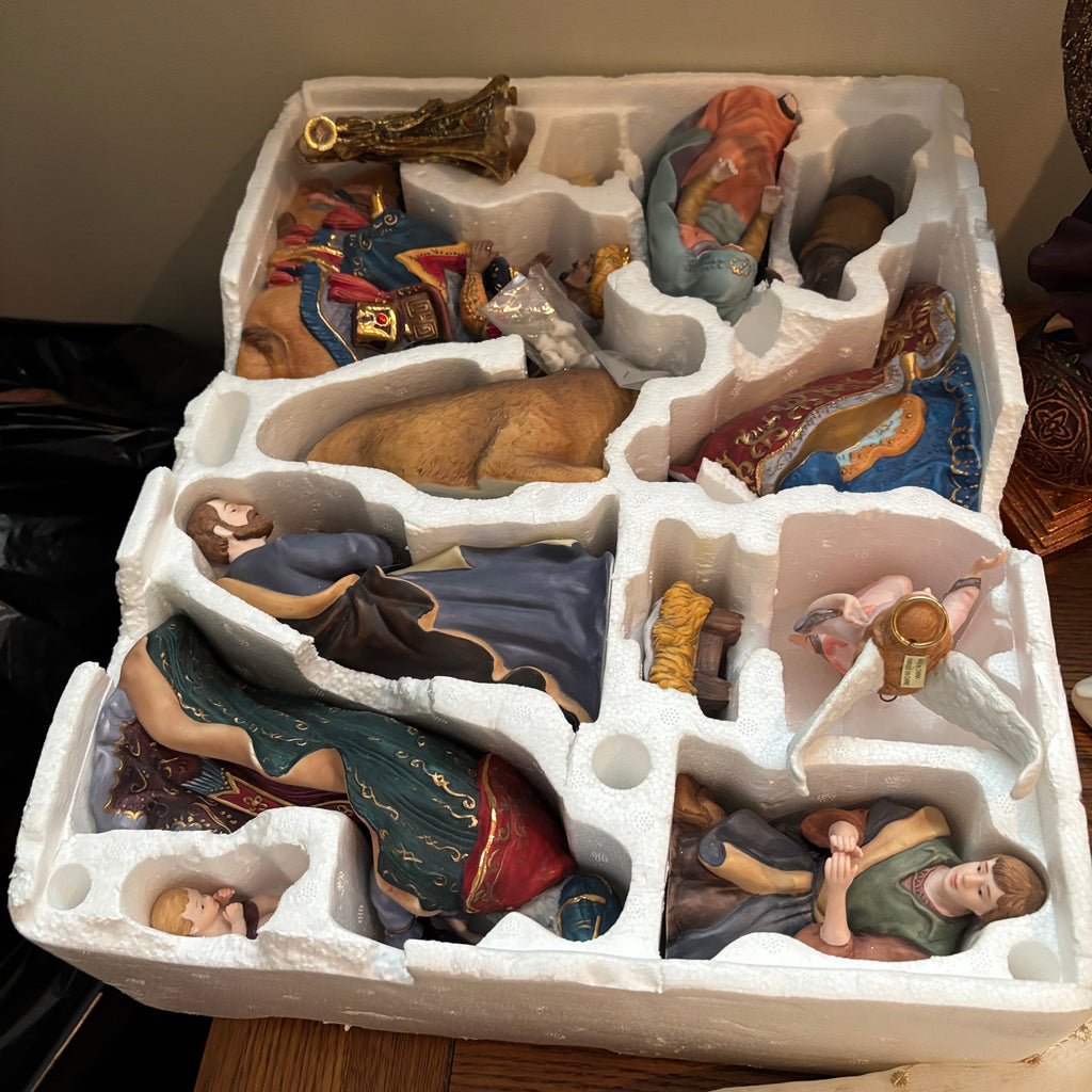 R183 Christmas Decor Grouping