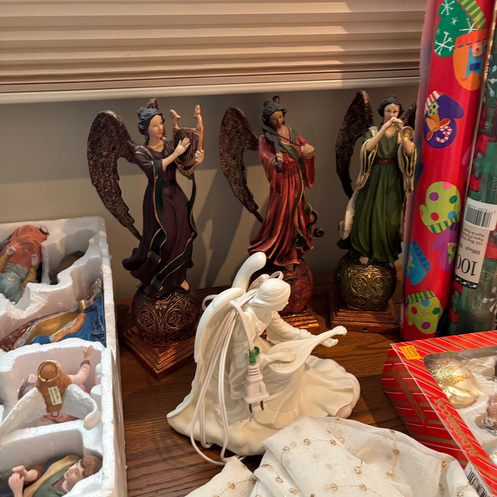 R183 Christmas Decor Grouping