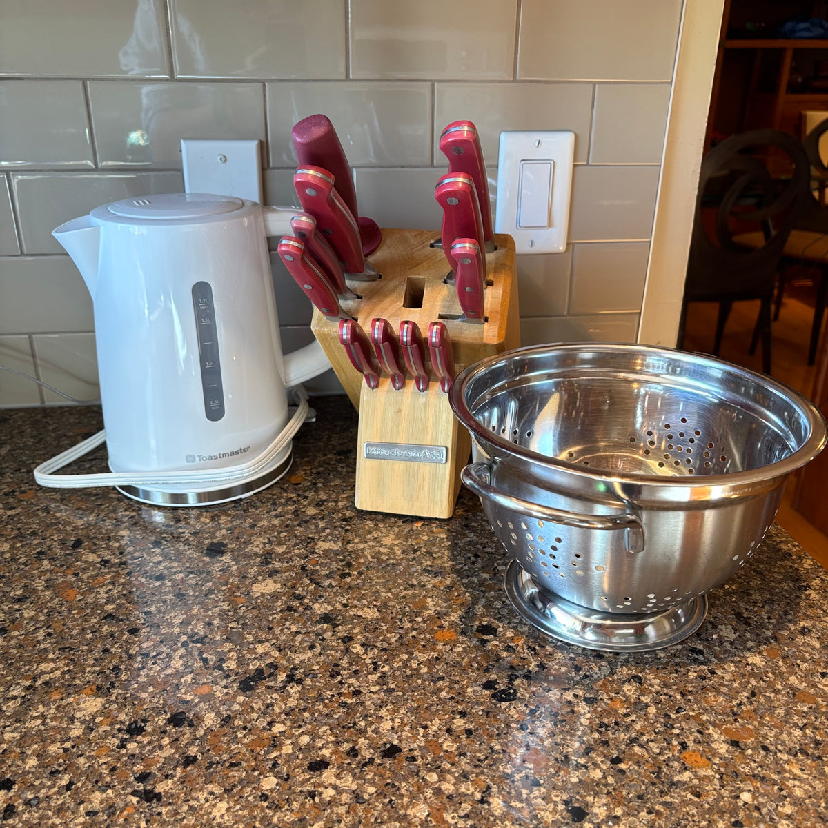 R184 Kitchen Grouping (knife block and more)