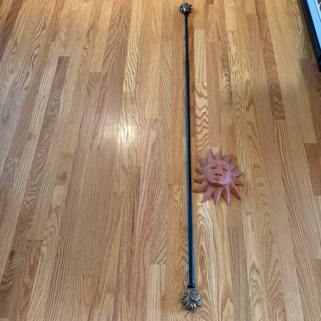 R186 Curtain rod and terracotta sun