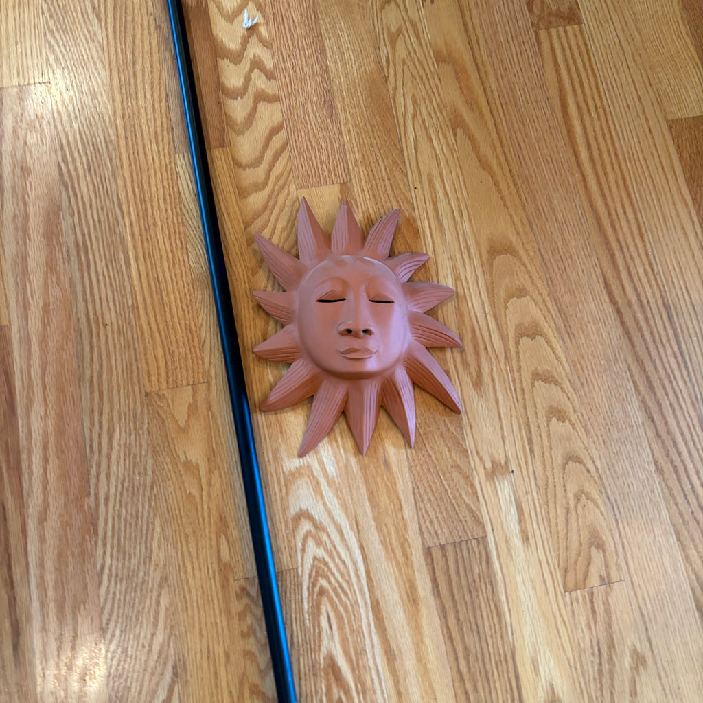 R186 Curtain rod and terracotta sun