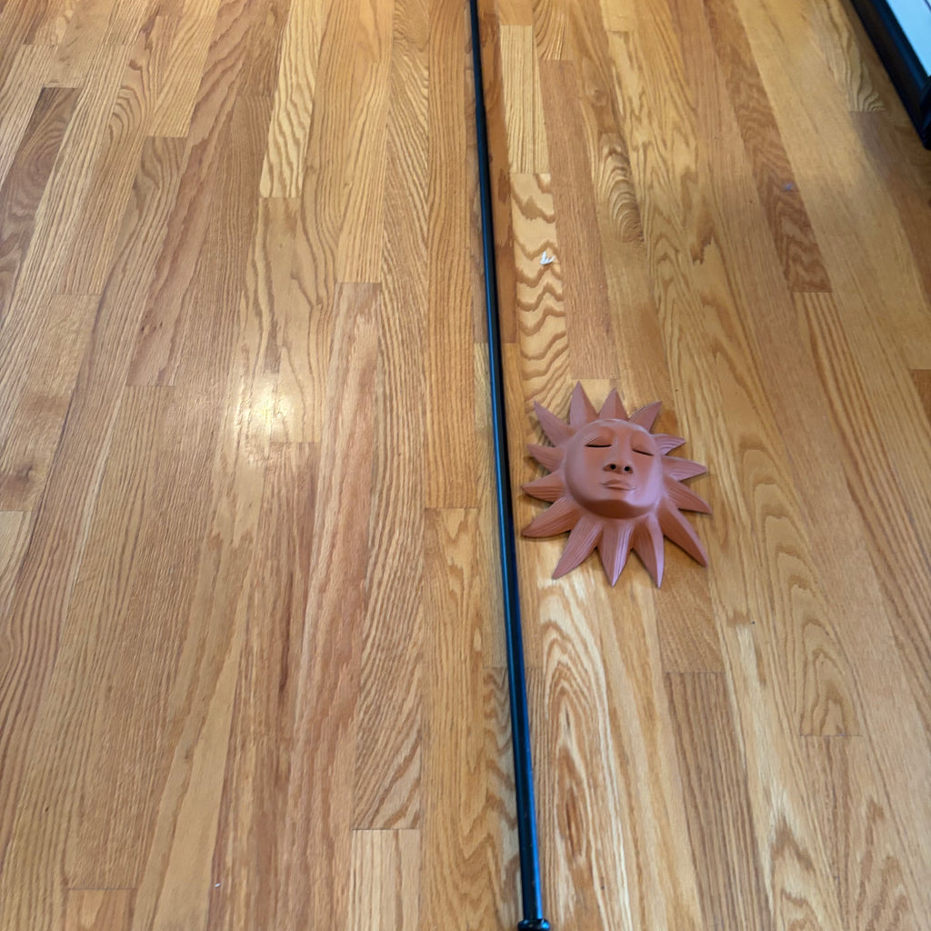 R186 Curtain rod and terracotta sun