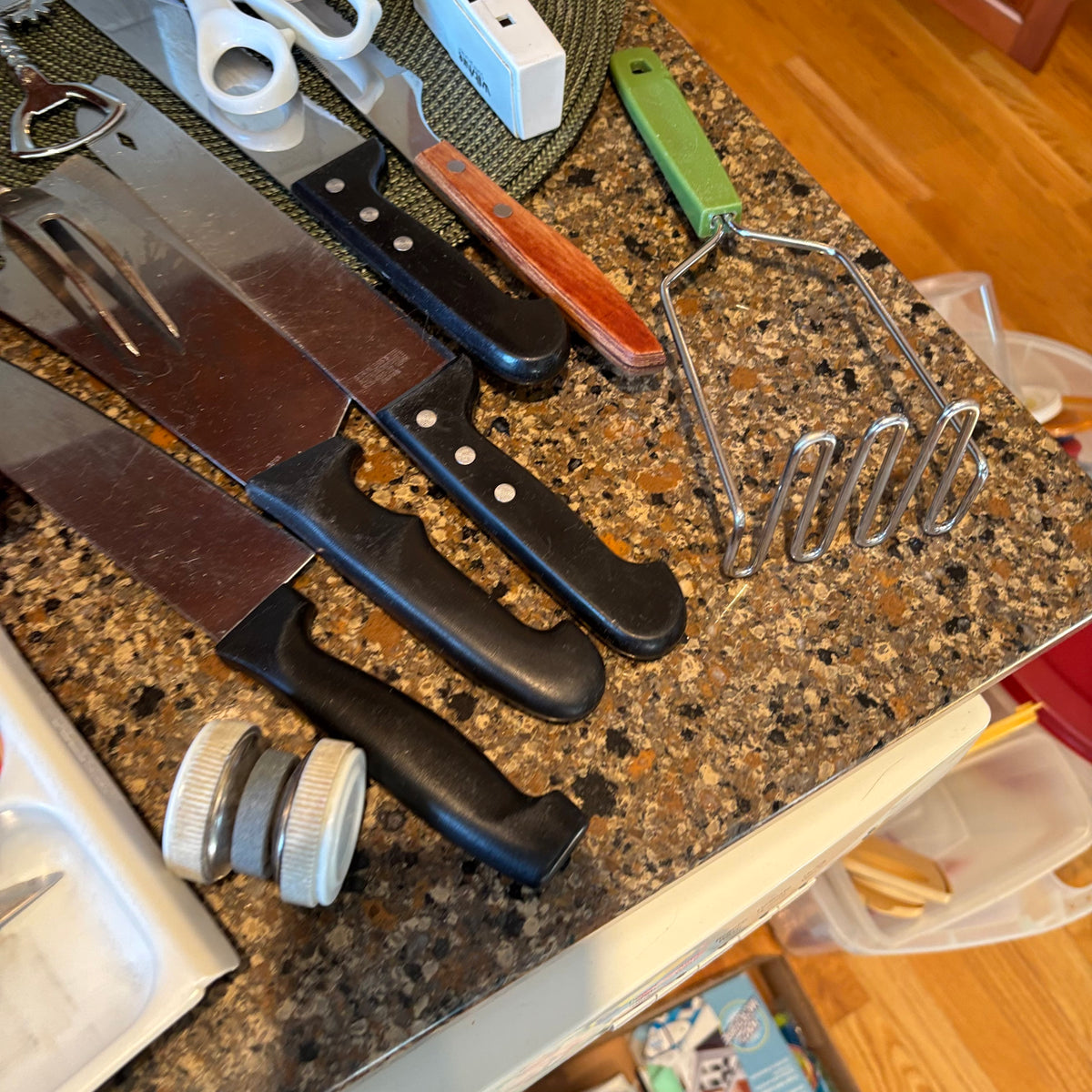 R190 Kitchen Grouping (knives and more)