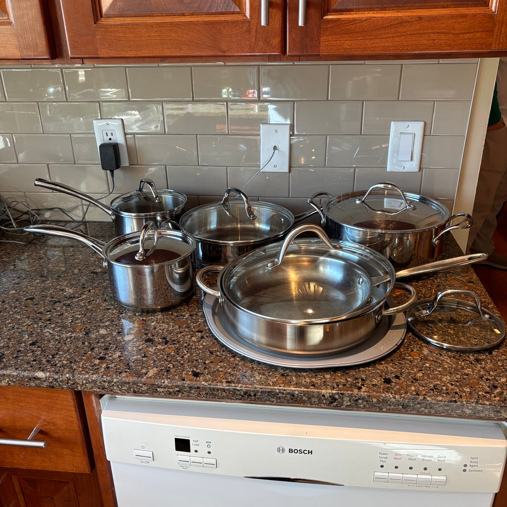 R192 Stainless steel cookware grouping