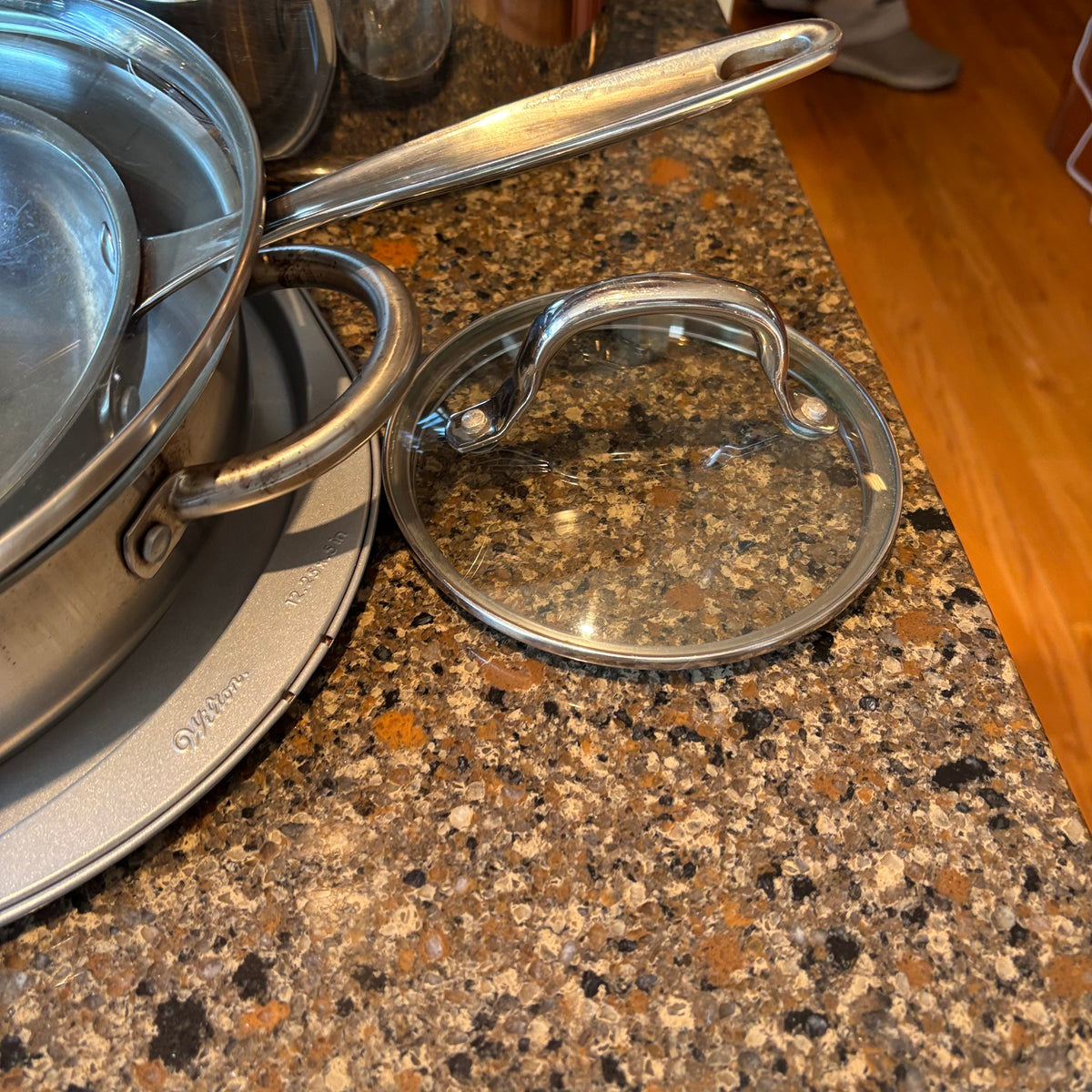 R192 Stainless steel cookware grouping