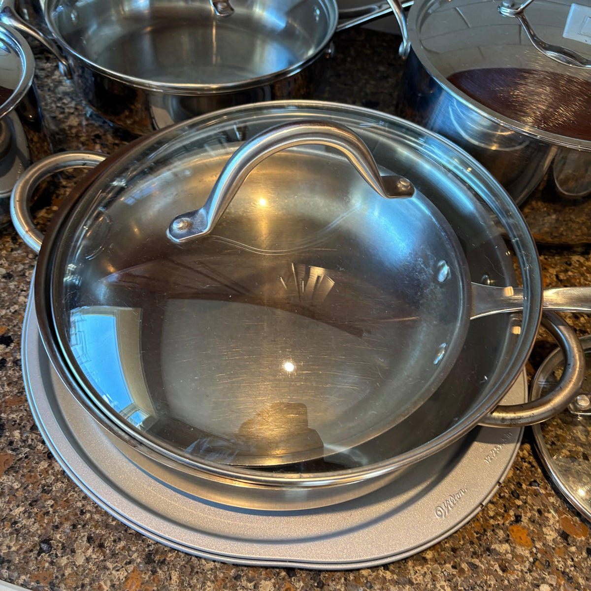 R192 Stainless steel cookware grouping