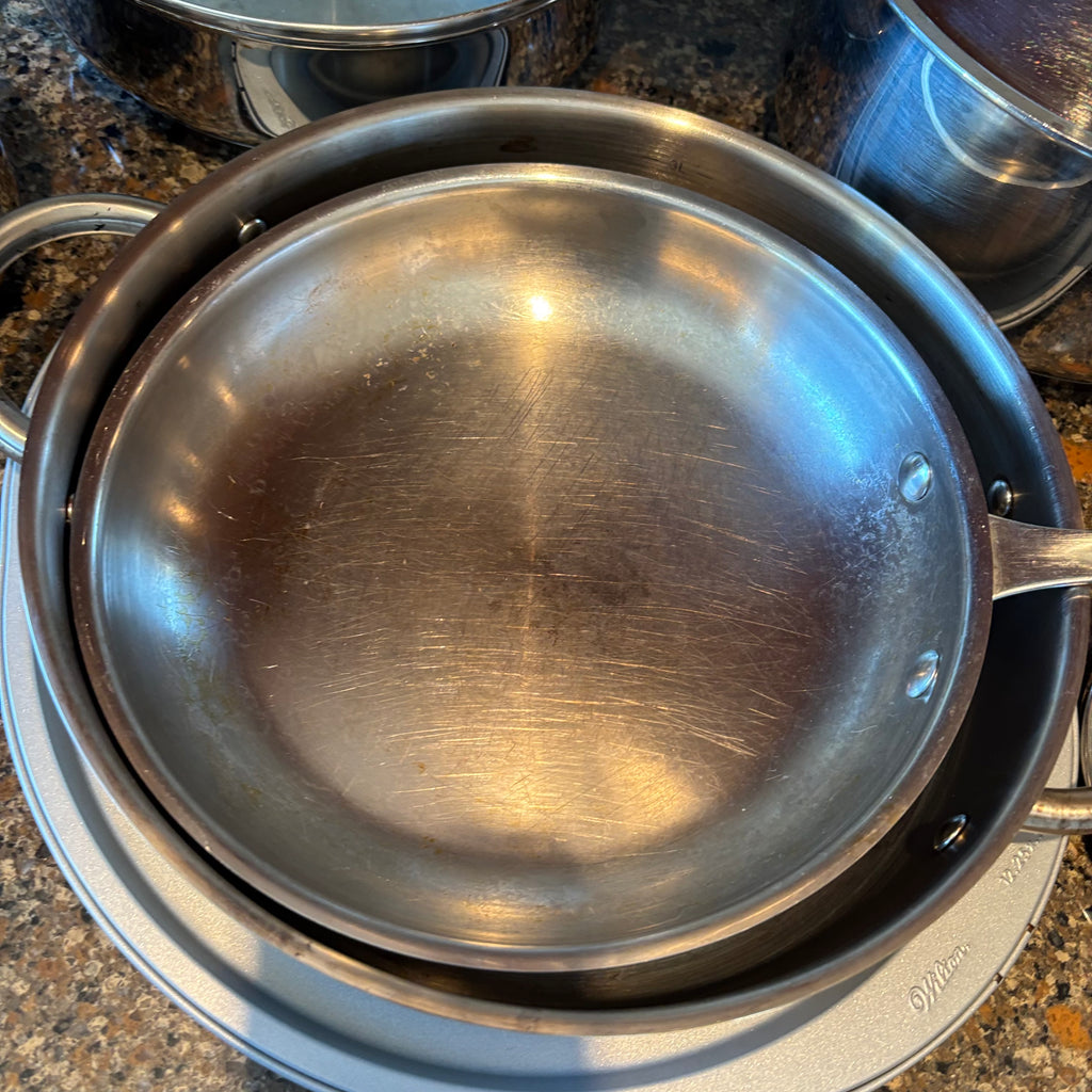 R192 Stainless steel cookware grouping