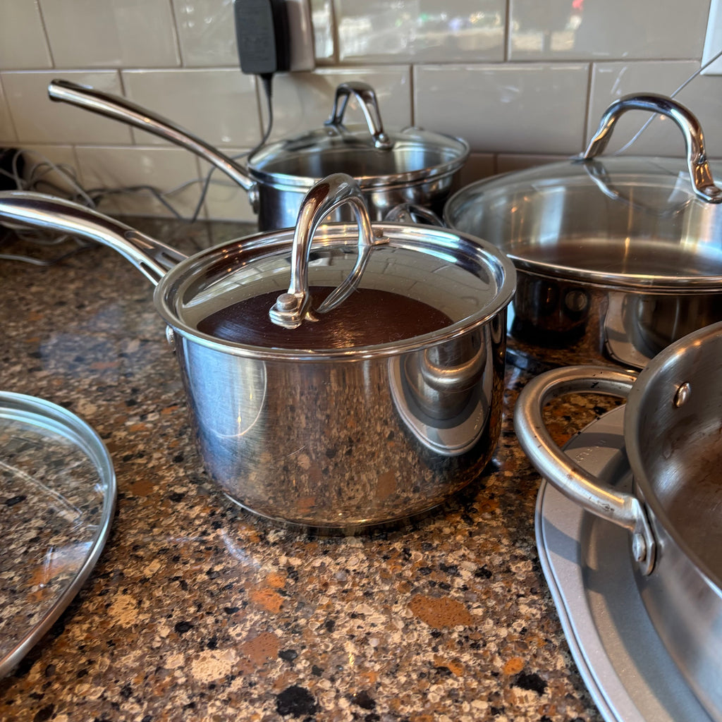R192 Stainless steel cookware grouping