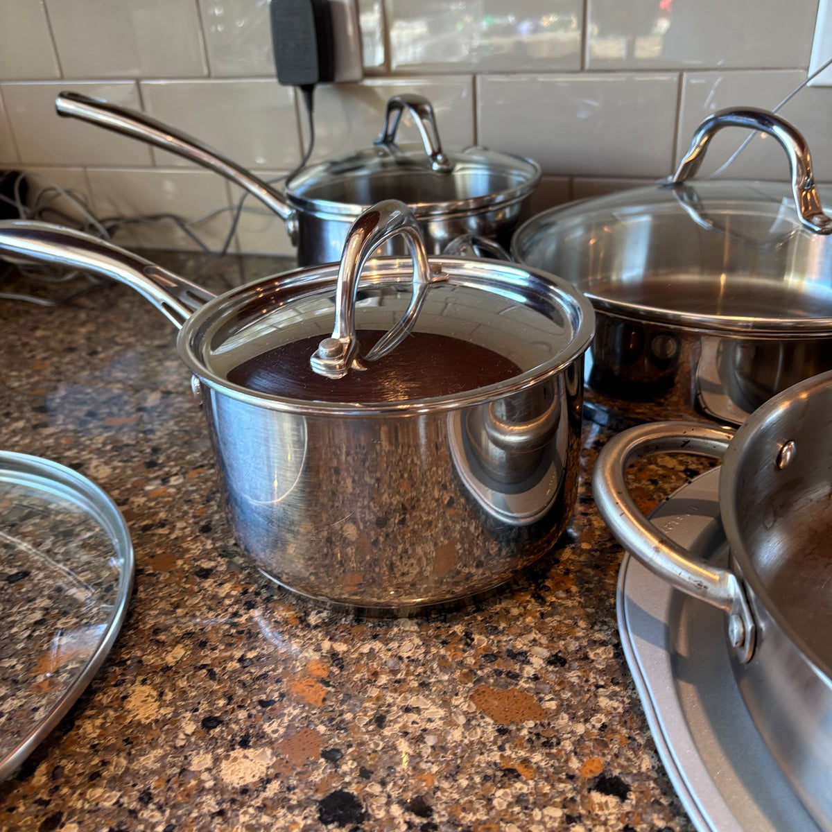 R192 Stainless steel cookware grouping
