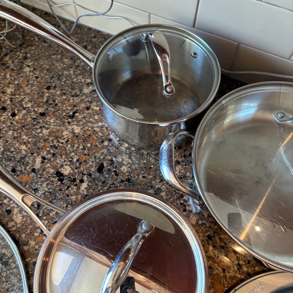 R192 Stainless steel cookware grouping