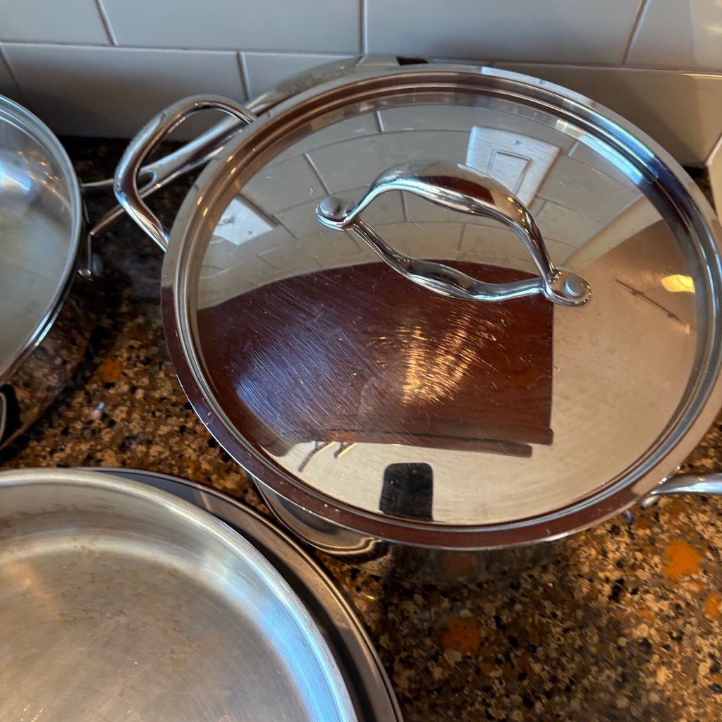 R192 Stainless steel cookware grouping