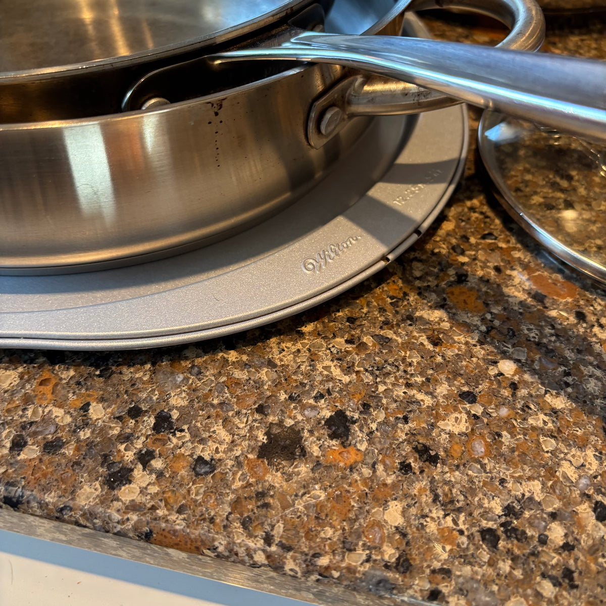 R192 Stainless steel cookware grouping