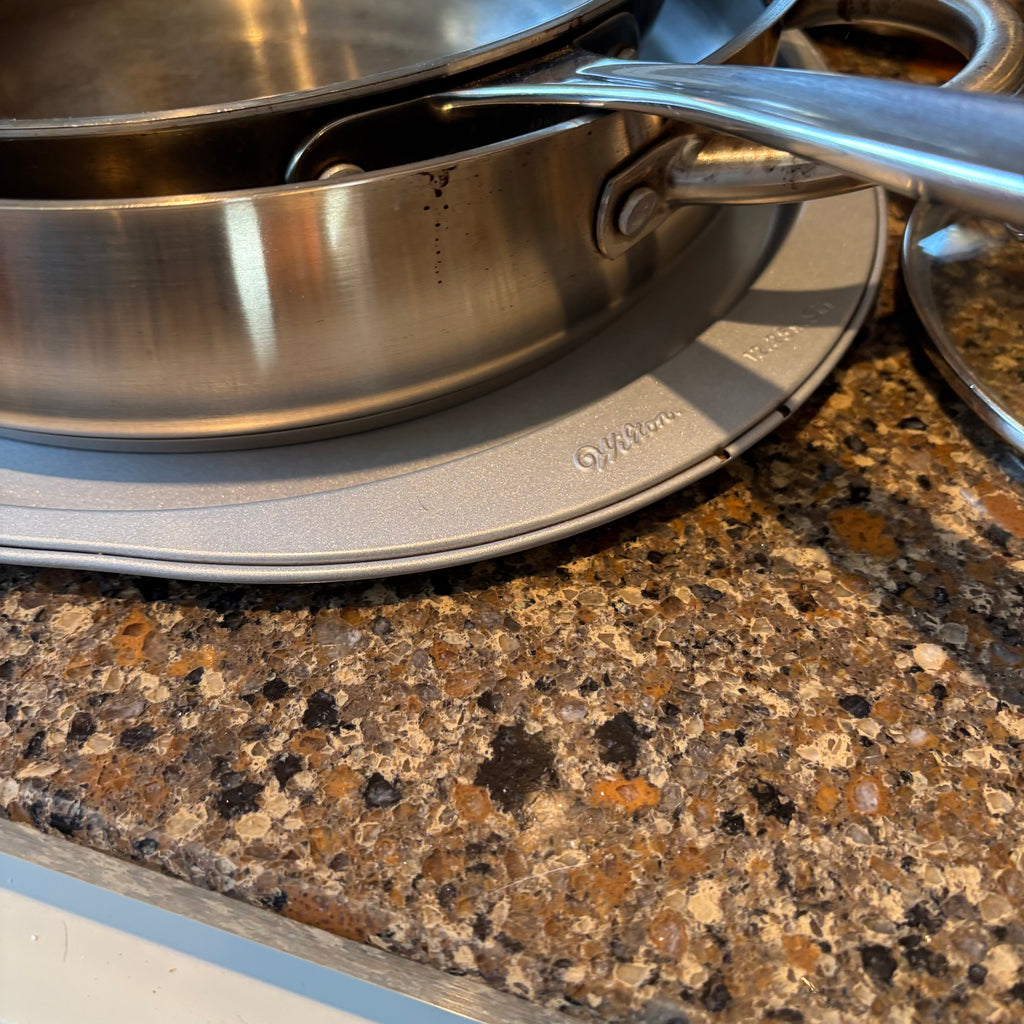 R192 Stainless steel cookware grouping
