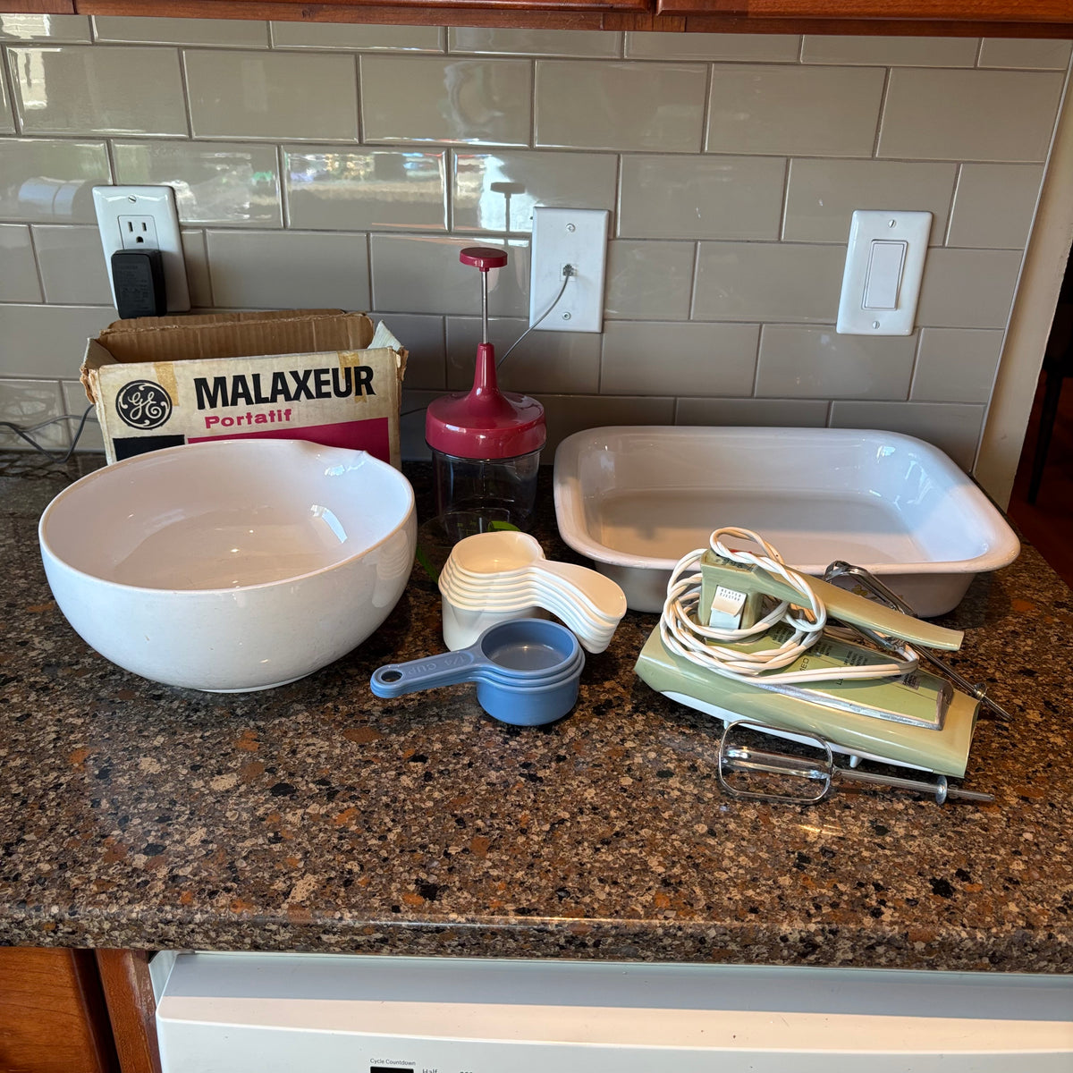 R193 Vintage Kitchen Grouping (hand mixer and more)