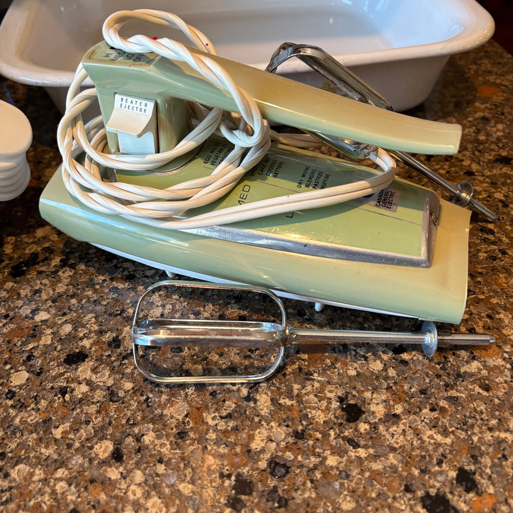R193 Vintage Kitchen Grouping (hand mixer and more)