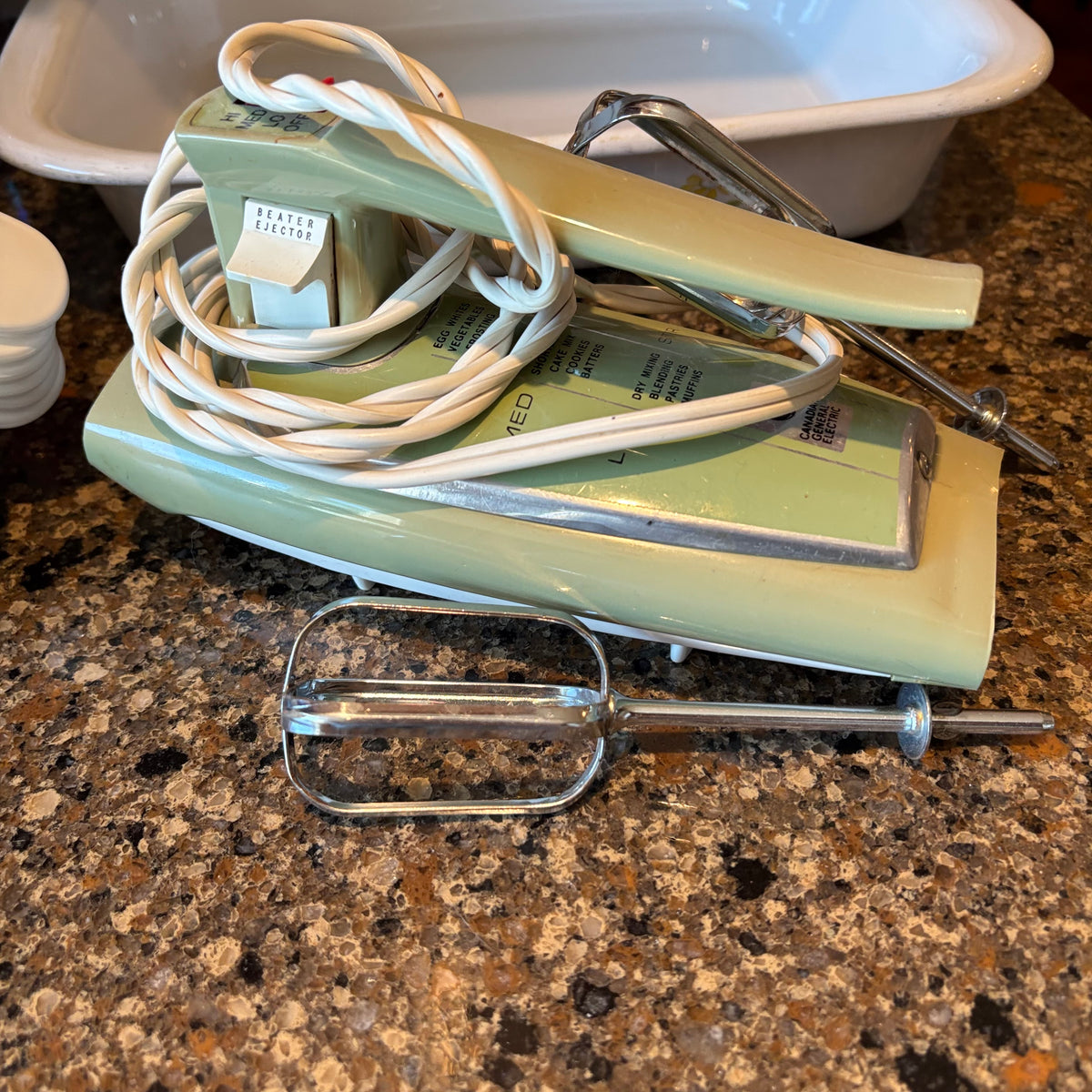 R193 Vintage Kitchen Grouping (hand mixer and more)