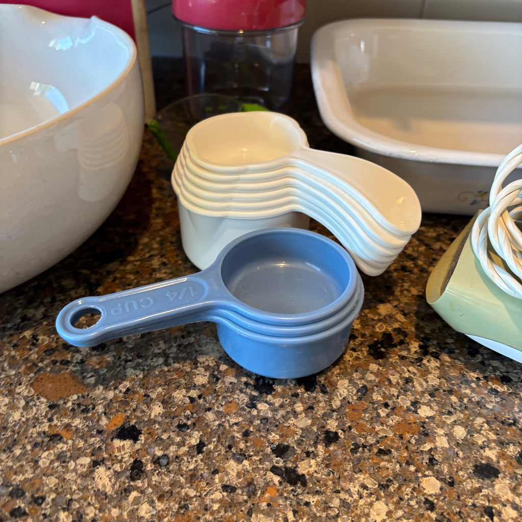 R193 Vintage Kitchen Grouping (hand mixer and more)