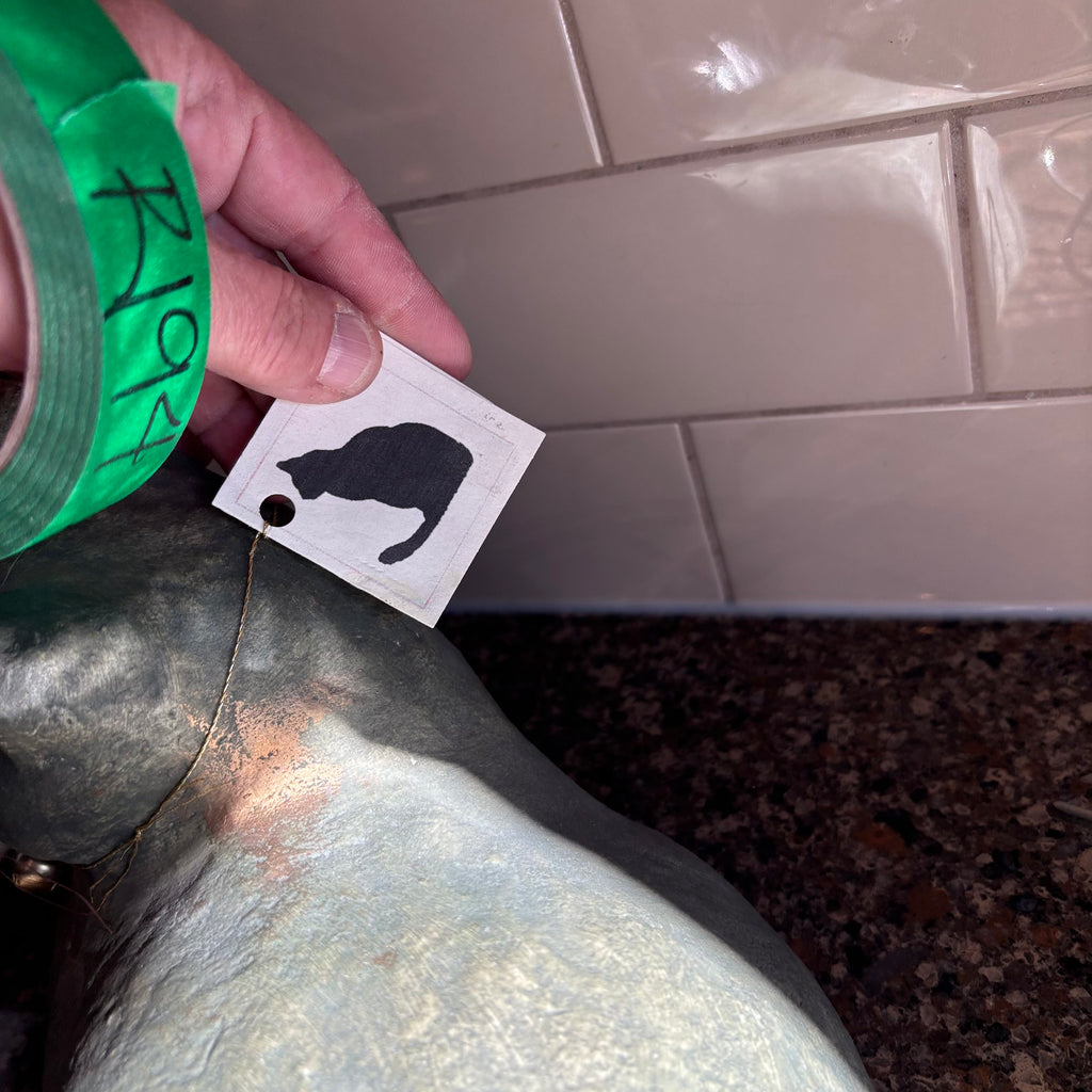 R194 Home Decor Grouping (picture holders and cat statue)