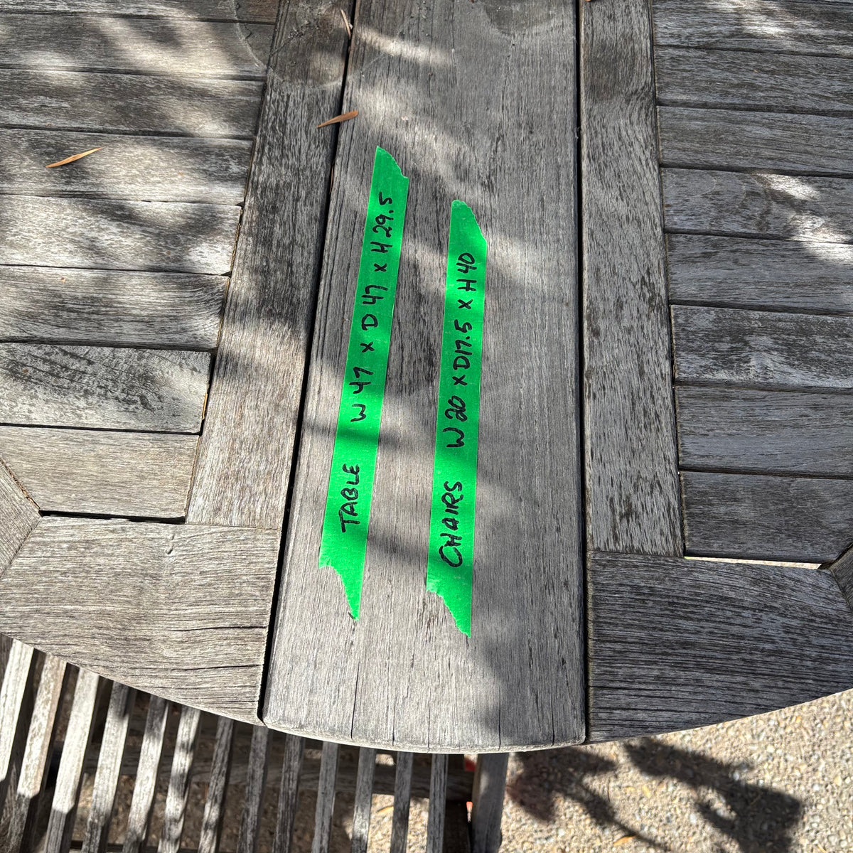 R195 Teak patio table with four chairs (weathered)