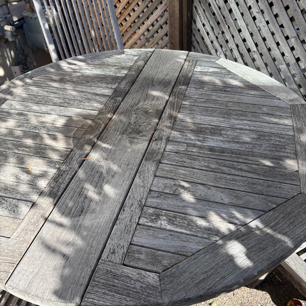 R195 Teak patio table with four chairs (weathered)
