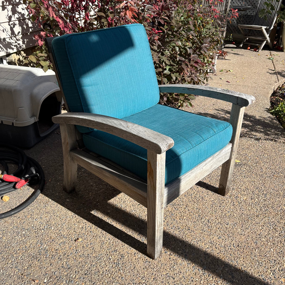 R196 Teak framed patio chair