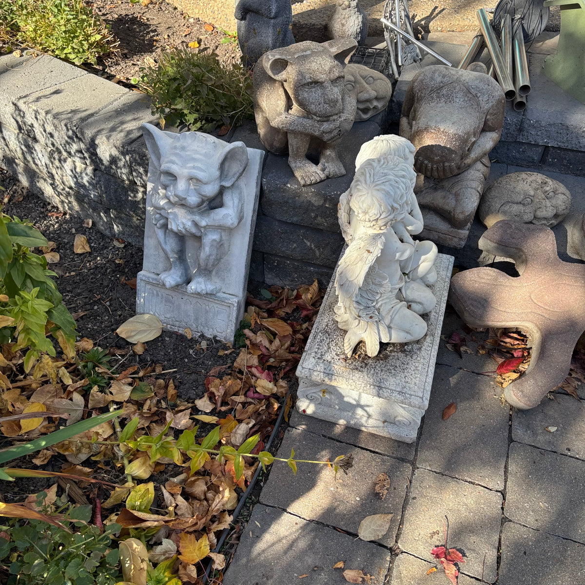 R301 Garden Statue Grouping