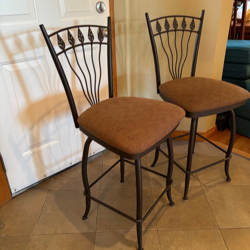 R308 Set of 2 metal countertop height chairs with upholstered seats