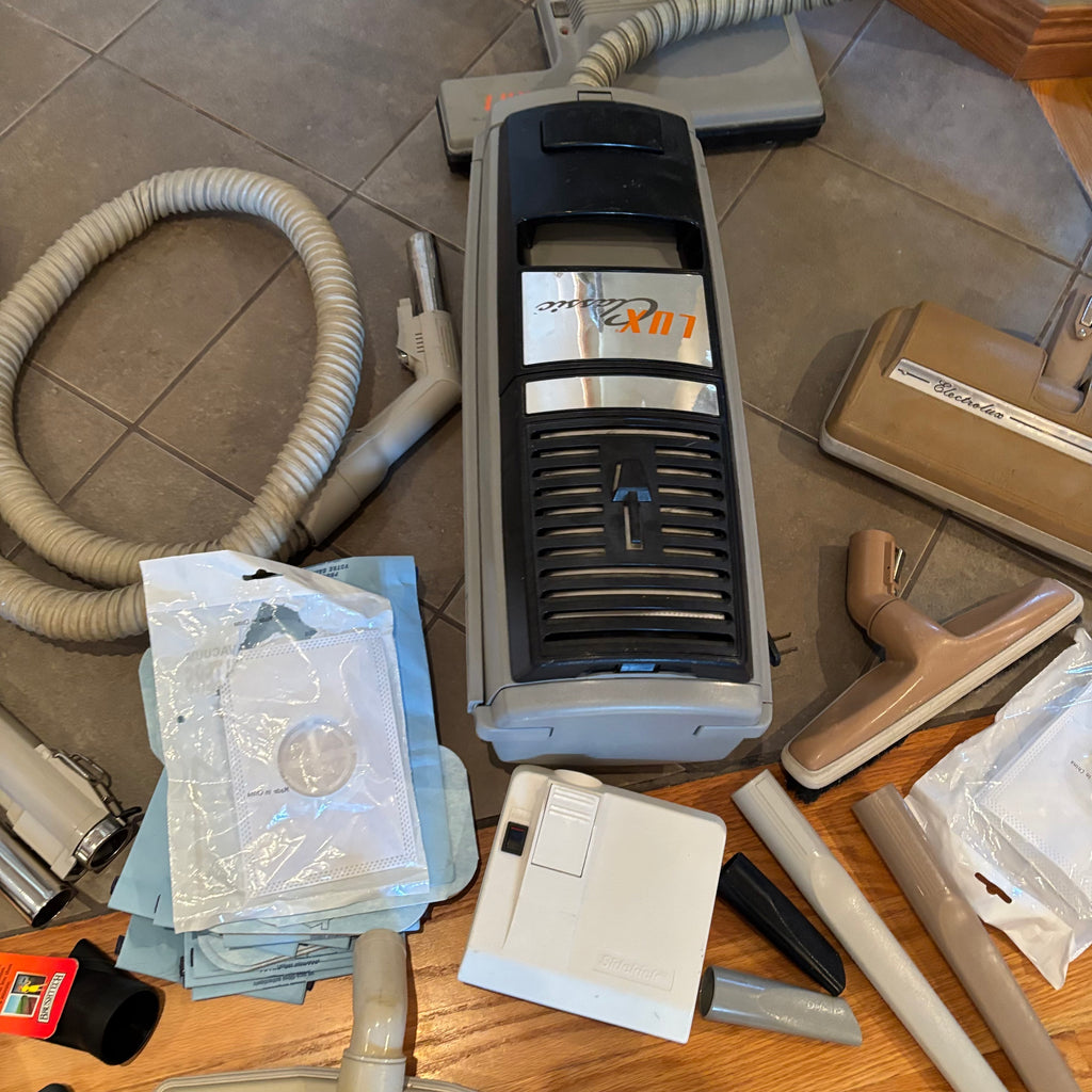 R310 Lux Classic Vacuum Grouping with Accessories (untested)