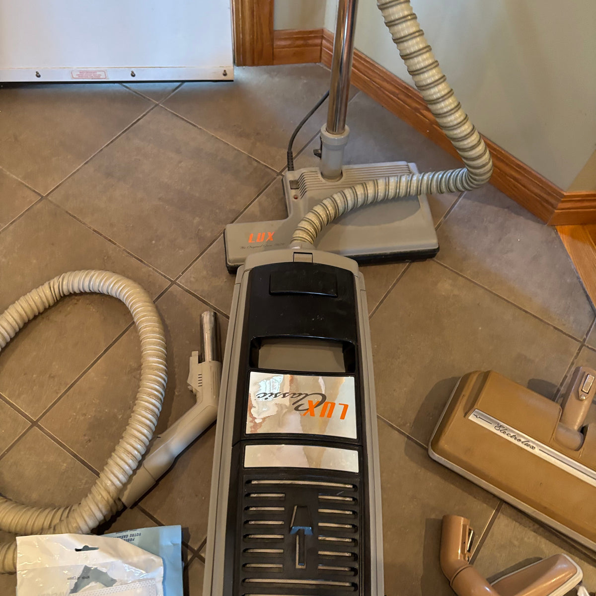 R310 Lux Classic Vacuum Grouping with Accessories (untested)