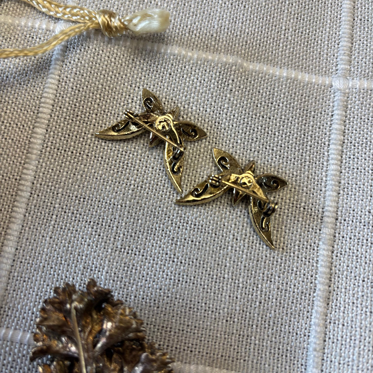 R317 Vintage Fashion Jewelry Grouping (Peacock pin and more)