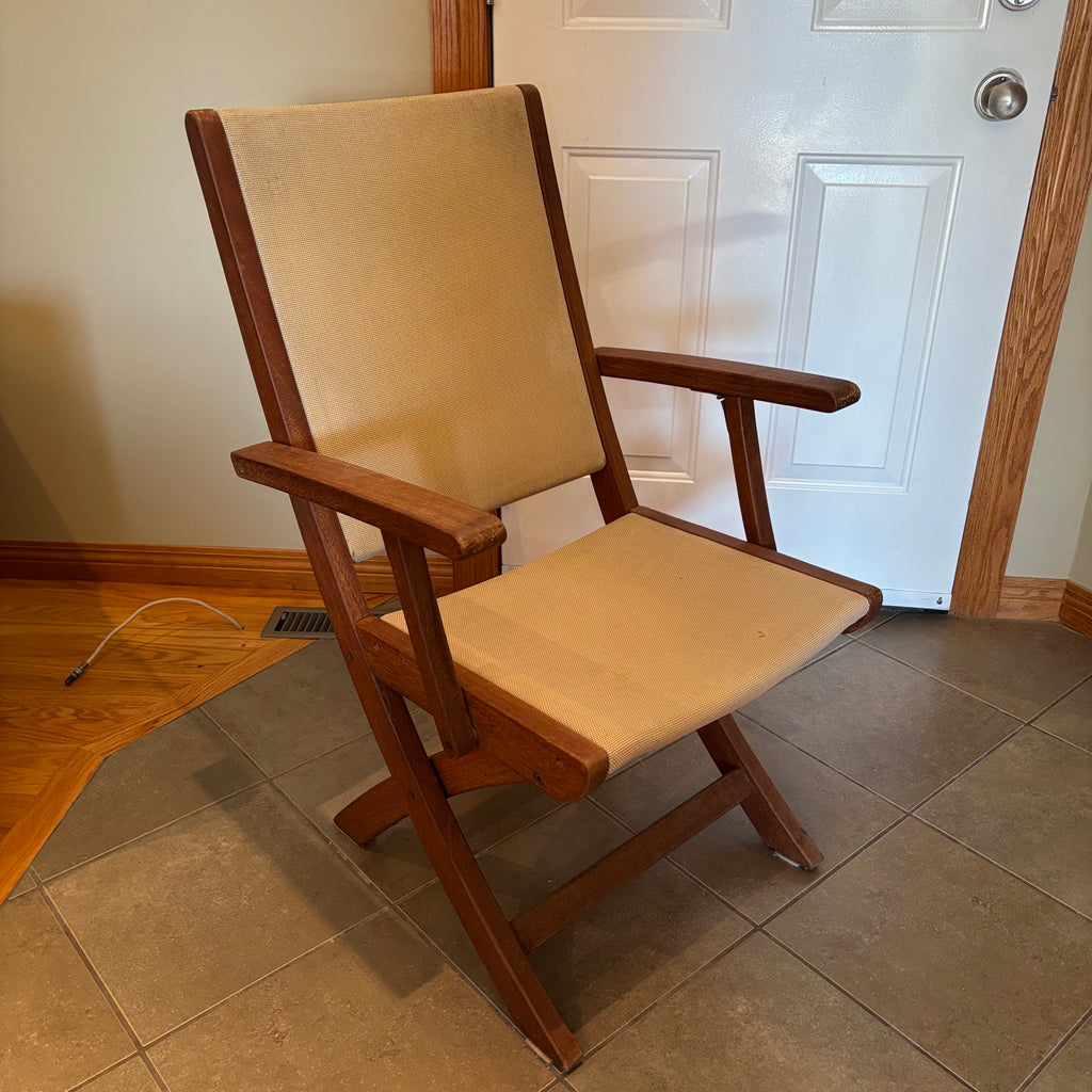 R110 VINTAGE TEAK FRAMED MAGAZINE STAND AND FOLDING CHAIR